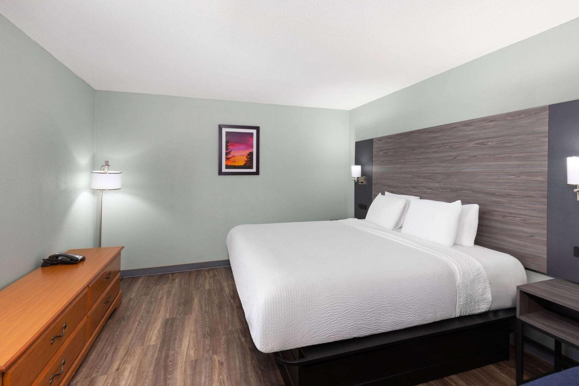 Baymont By Wyndham Creedmoor Hotell Eksteriør bilde